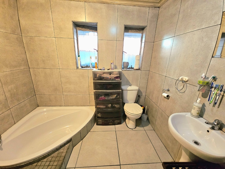 4 Bedroom Property for Sale in Strandfontein Village Western Cape